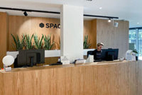   Un accès 24 heures sur 24, 7 jours sur 7 à des bureaux de coworking ouvert pour 10 personnes à Spaces Shake Building  