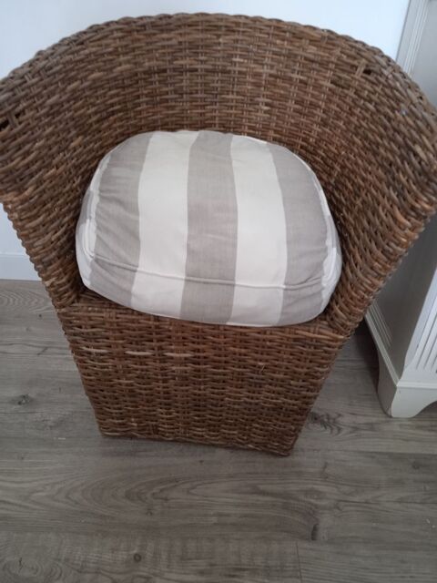  fauteuil osier pied plein avec coussin rayé beige très bon 70 Le Péage-de-Roussillon (38)