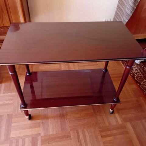 table de t�l�vision en bois verni sur roulettes
35 Chartres (28)