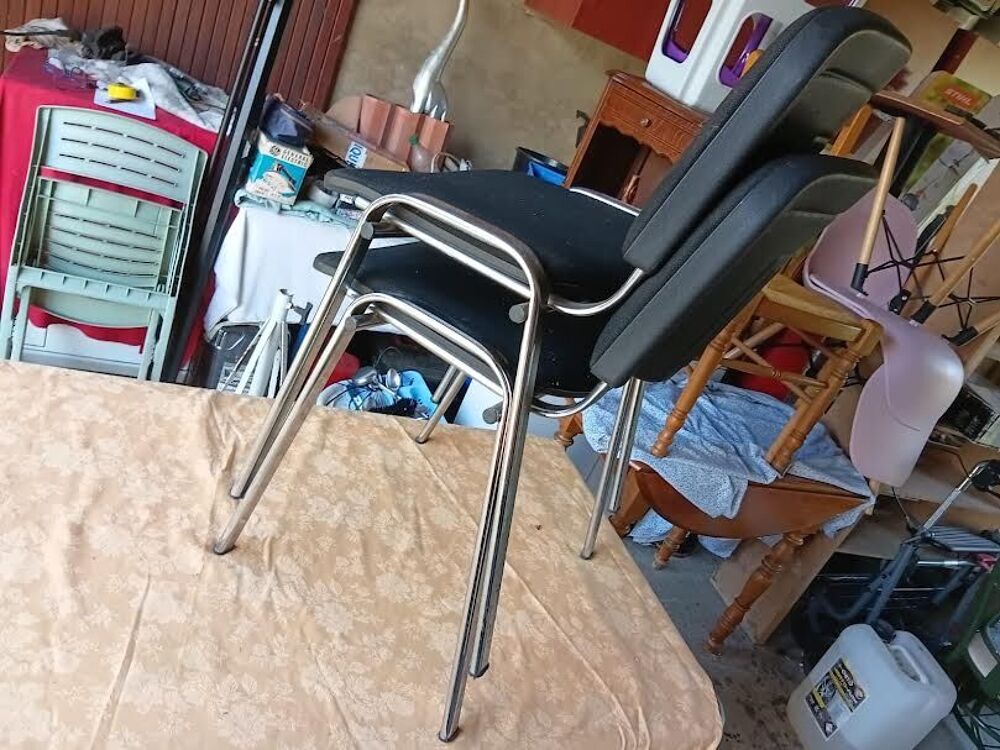 2 CHAISES VISITEUR MOBY BASE Meubles