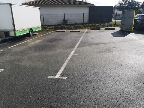 Grandes places de parking sécurisées, accès immédiat rocade  Bègles (33130)