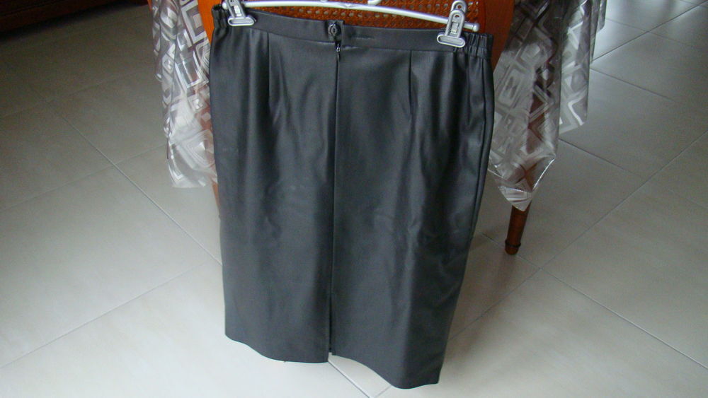 JUPE EN CUIR NOIR Electroménager