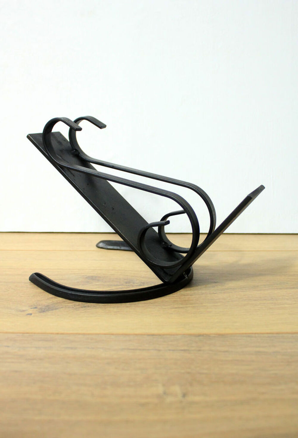 Porte livre vintage repeint en noir Décoration