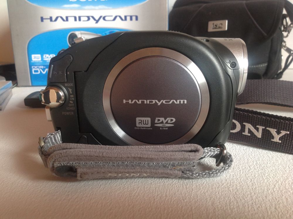 Cam&eacute;scope Sony HANDYCAM DCR-DVD 202E &Eacute;TAT NEUF
Photos/Video/TV