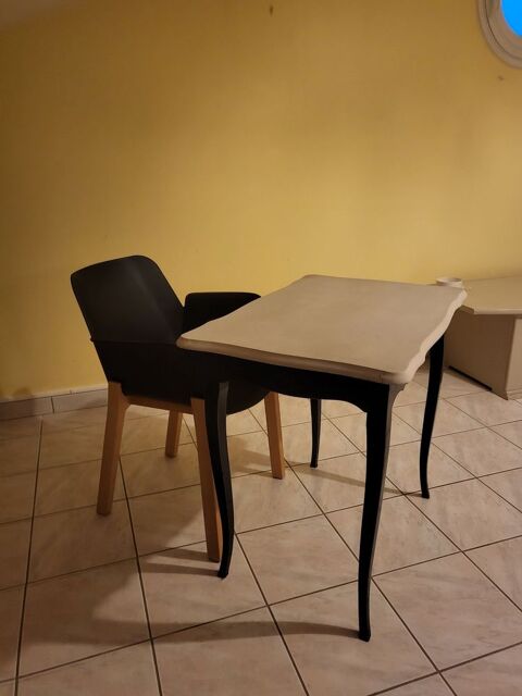 Table avec chaise 50 Aubenas (07)