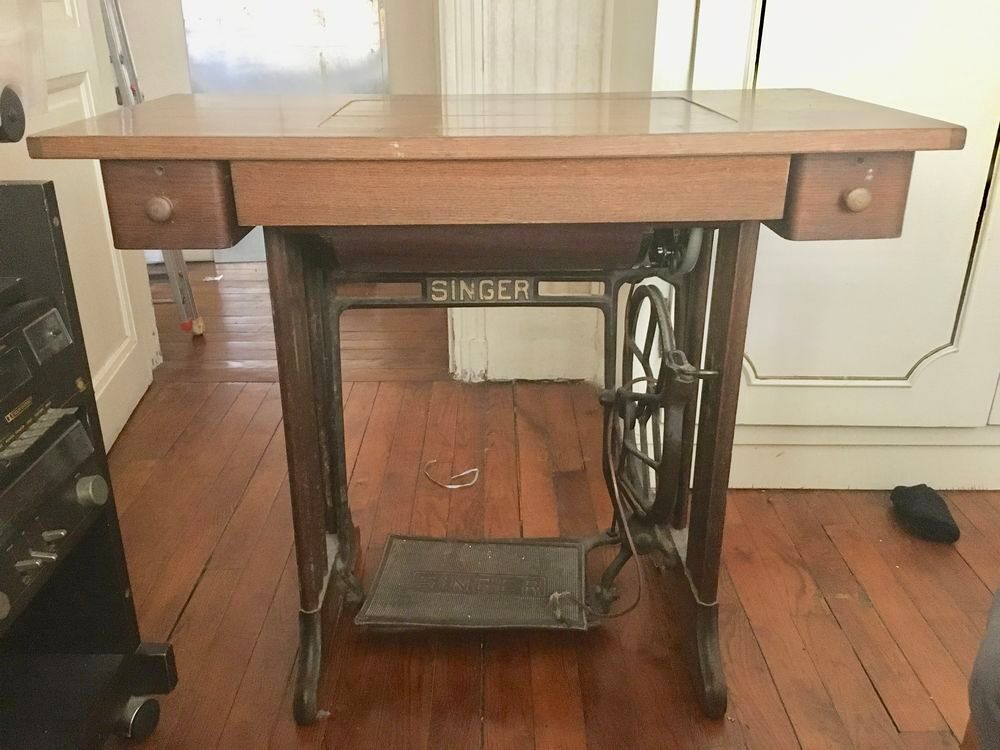 Machine &agrave; coudre Singer Meubles
