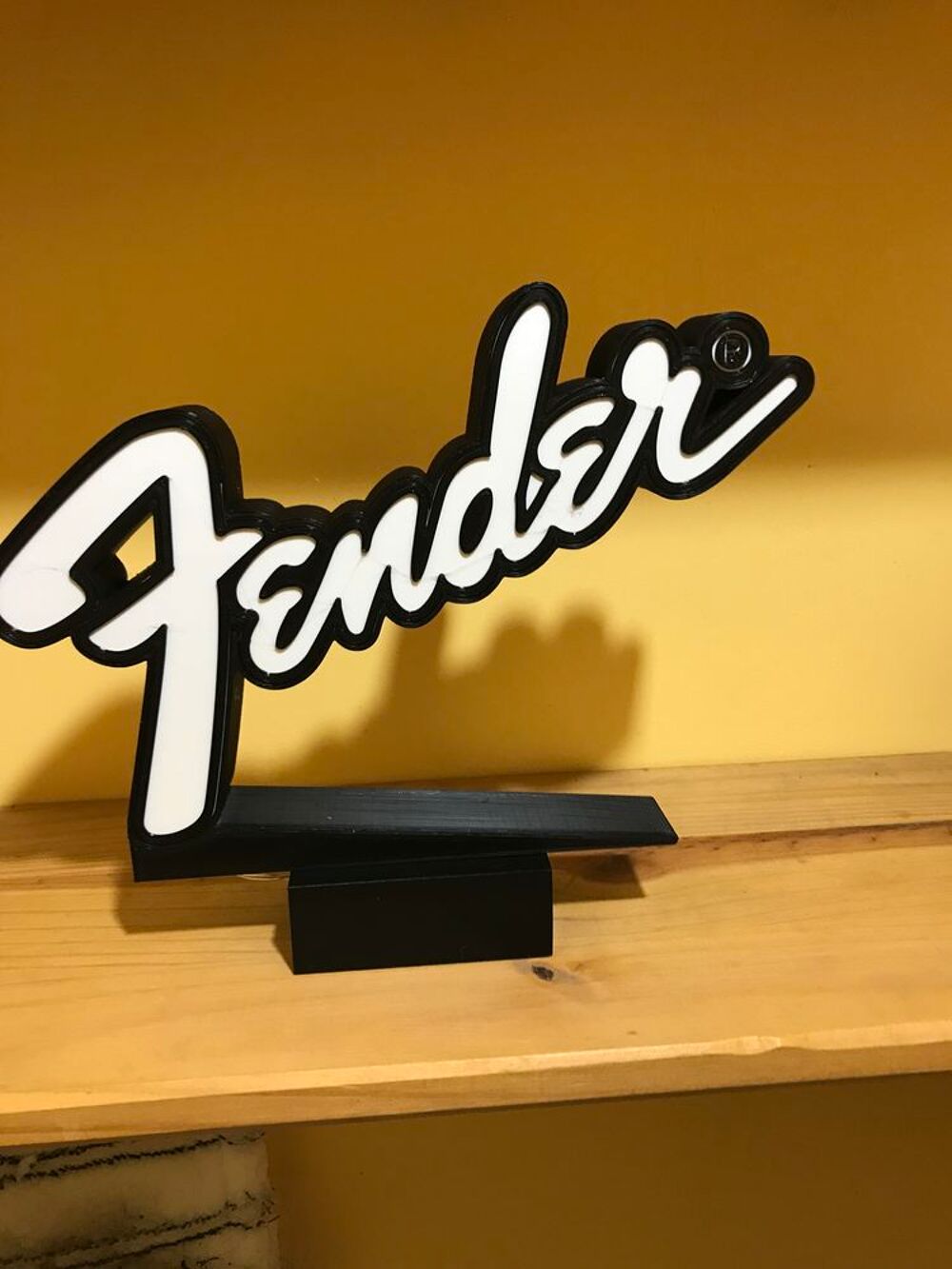 Lampe FENDER GUITARE &eacute;clairagec leds &agrave; piles Décoration