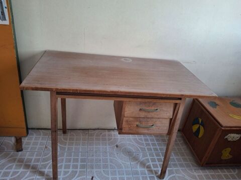 Petit bureau vintage, en bon tat dim: 100 x 55.5 x 75 cm 40 Case-Pilote (97)