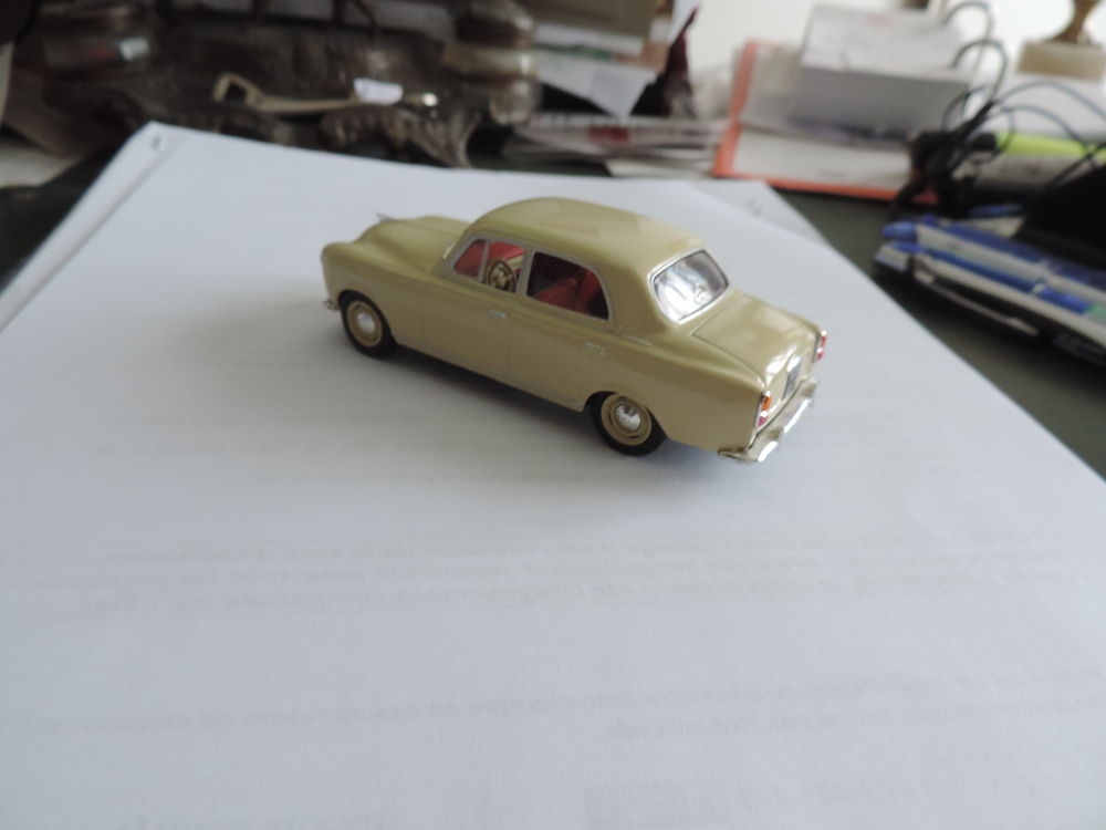 COLLECTION ALTAYA - PEUGEOT 403 -Echelle : 1/43 &egrave;me. 
