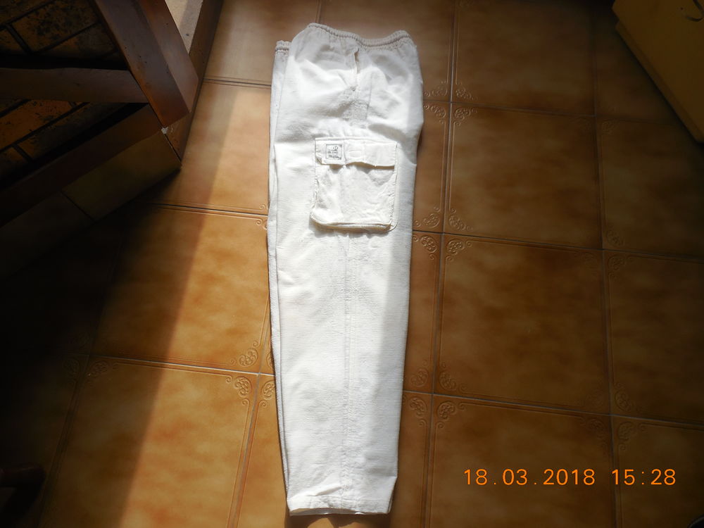 pantalon &eacute;cru taille 42 44 
Vêtements