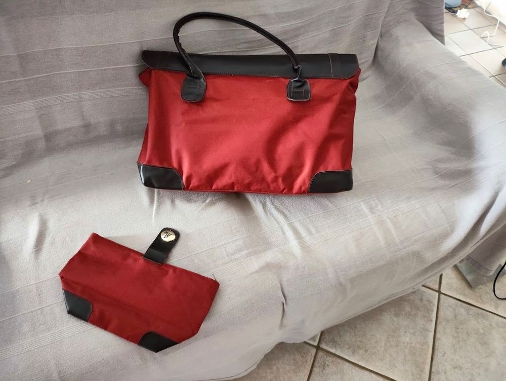 Sac de voyage et pochette assortie Maroquinerie