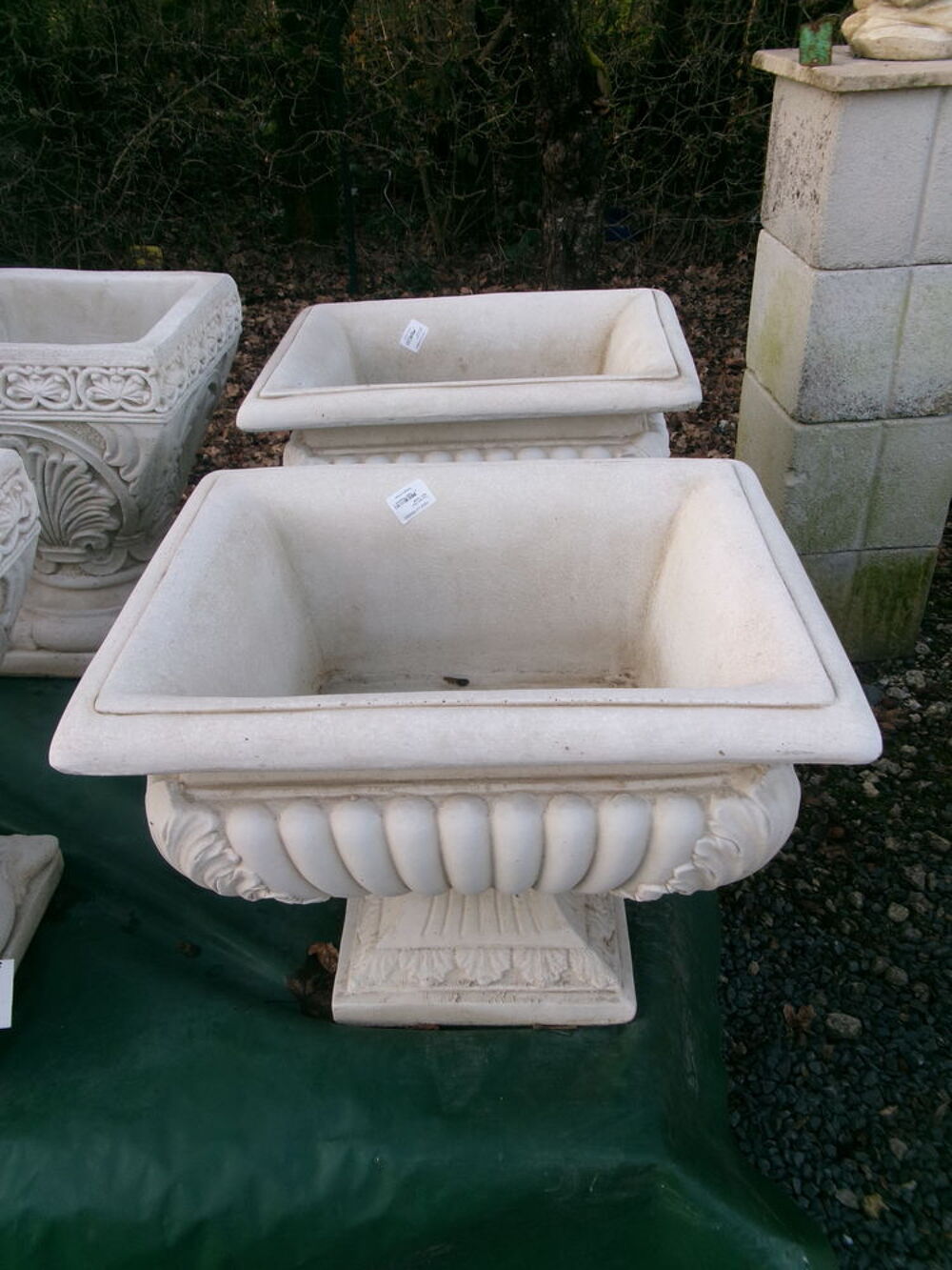 Pot carr&eacute; en pierre reconstitu&eacute;e Décoration