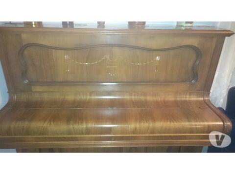Piano bois de 1921. Prix Sacrifi�s  350 Nimes (30)