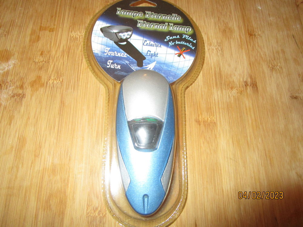 torche dynamo rechargeable &agrave; manivelle de luxe Bricolage