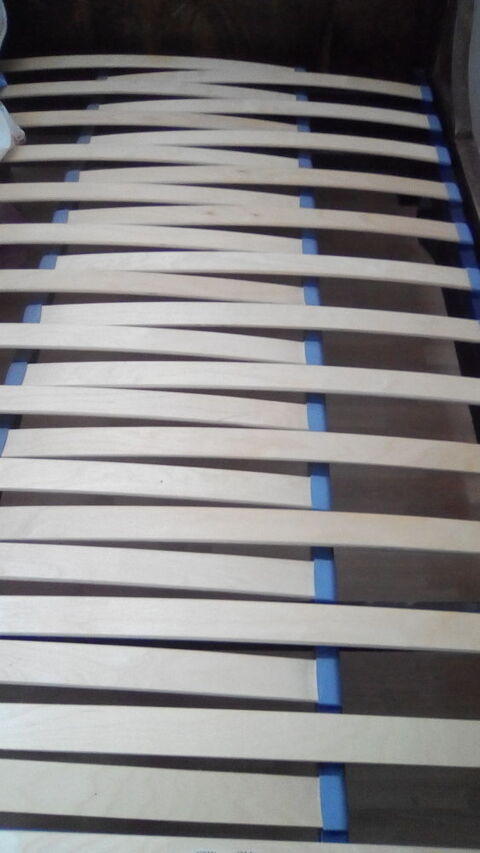 ensemble sommier et laiterie. 150 Vals-pr�s-le-Puy (43)