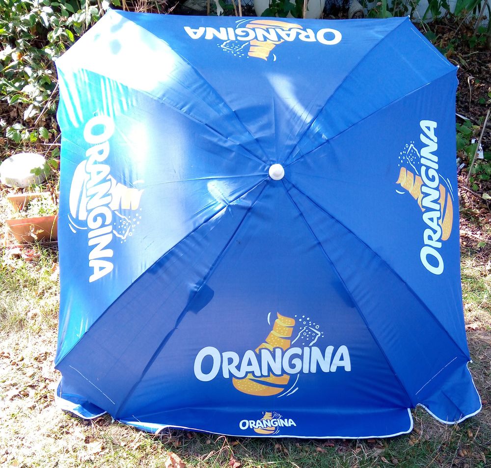 parasol Orangina forme carr&eacute; Décoration