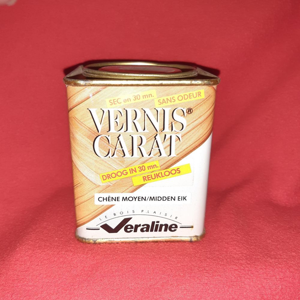 Vernis bois, diff&eacute;rentes teintes et volumes de 10 &agrave; 25 € Bricolage