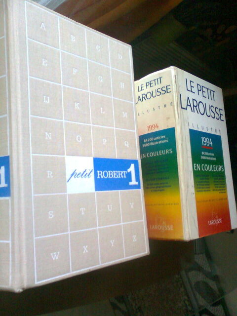 dictionnaires ROBERT et LAROUSSE - zoe 4 Martigues (13)