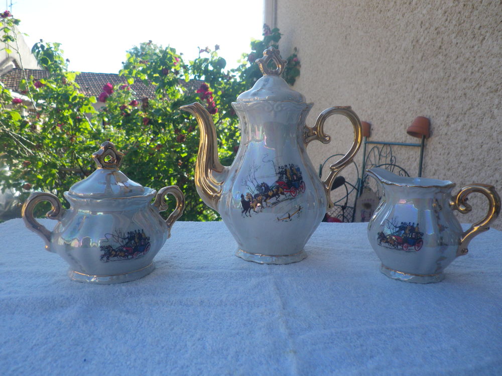 Service &agrave; caf&eacute; ancien en porcelaine Cuisine