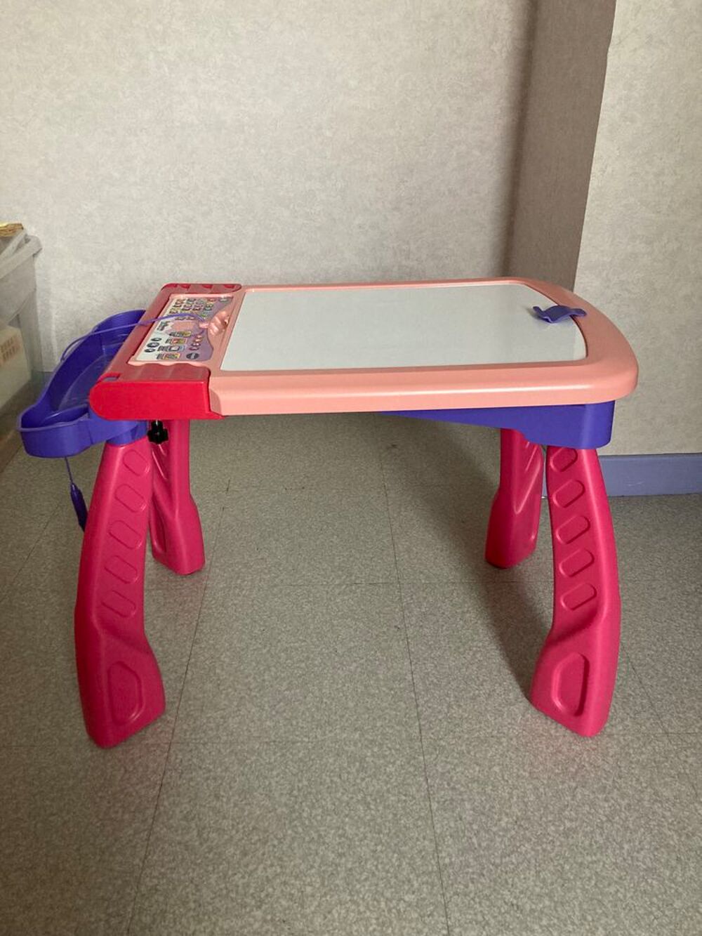 Magi chevalet interactif 3 en1 de vtech Jeux / jouets