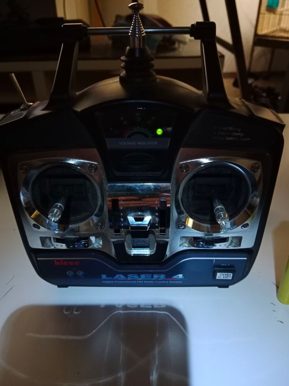 Radio commande hitec FM sans quartz avec 2 r&eacute;cepteurs Jeux / jouets