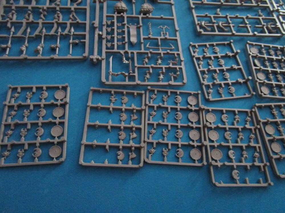 FIGURINE JEU DE ROLE"GAMES WORKSHOP" LOT JR22G 