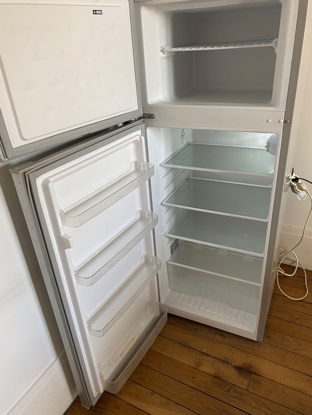 R&eacute;frig&eacute;rateur cong&eacute;lateur en haut Electroménager