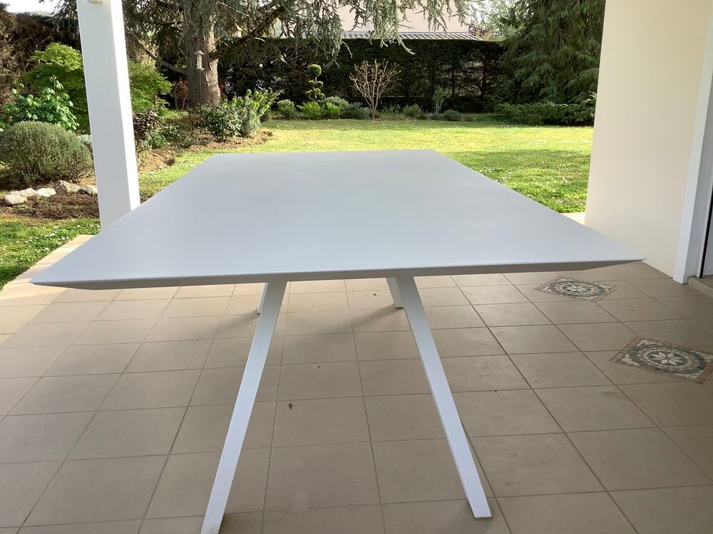 Table de jardin vanity de marque Vlaeminck .
Jardin