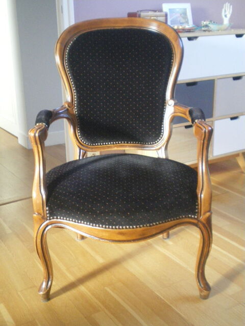 Fauteuil Louis-Philippe,en bois htre,couleur merisier. 90 La Mzire (35)