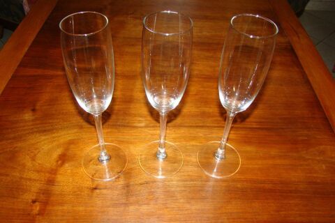 3 flûtes à champagne vintage Haut. 23 cm
: 10 Gargenville (78)