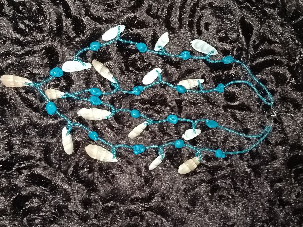 Colliers deux niveaux coquillages et perles turquoise Bijoux et montres