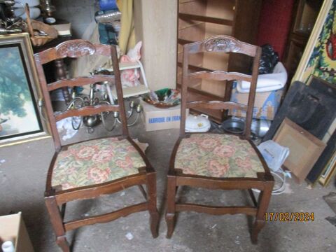 deux chaises anciennes 30 Villecomtal (12)