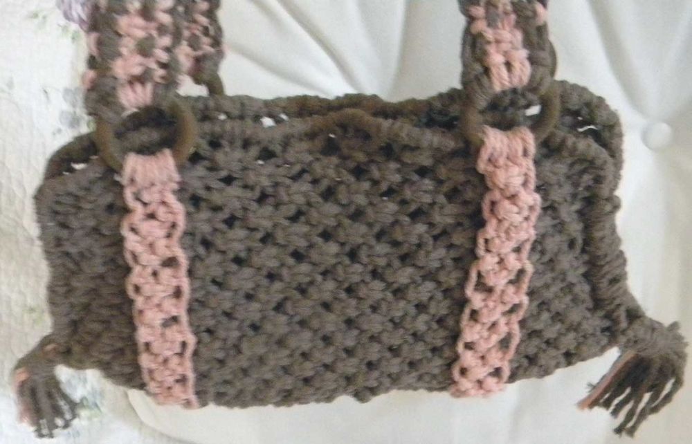 sac &agrave; main port&eacute; &eacute;paules tout en macram&eacute; Maroquinerie