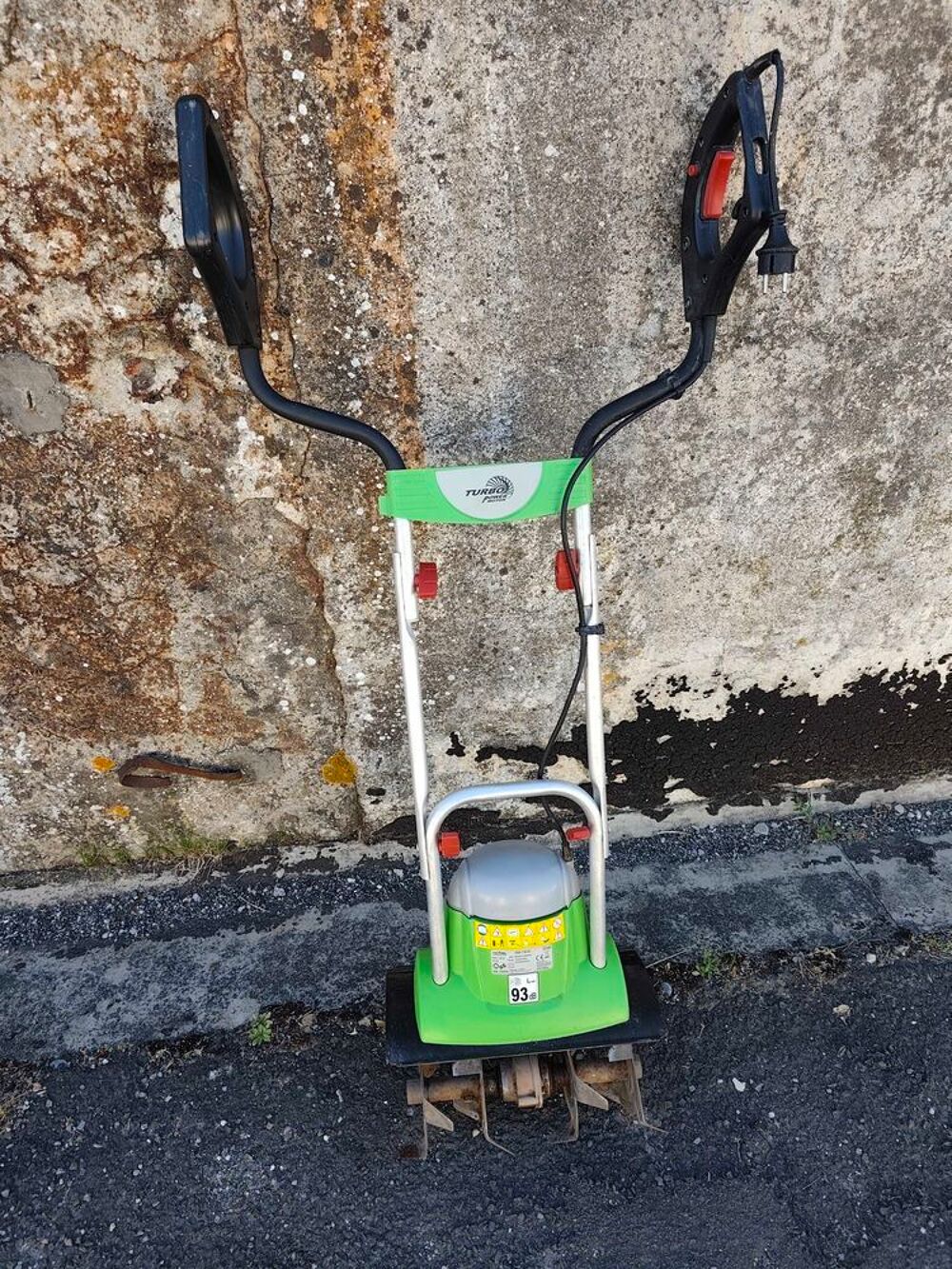 Motobineuse &eacute;lectrique. tr&egrave;s bon &eacute;tat. Jardin