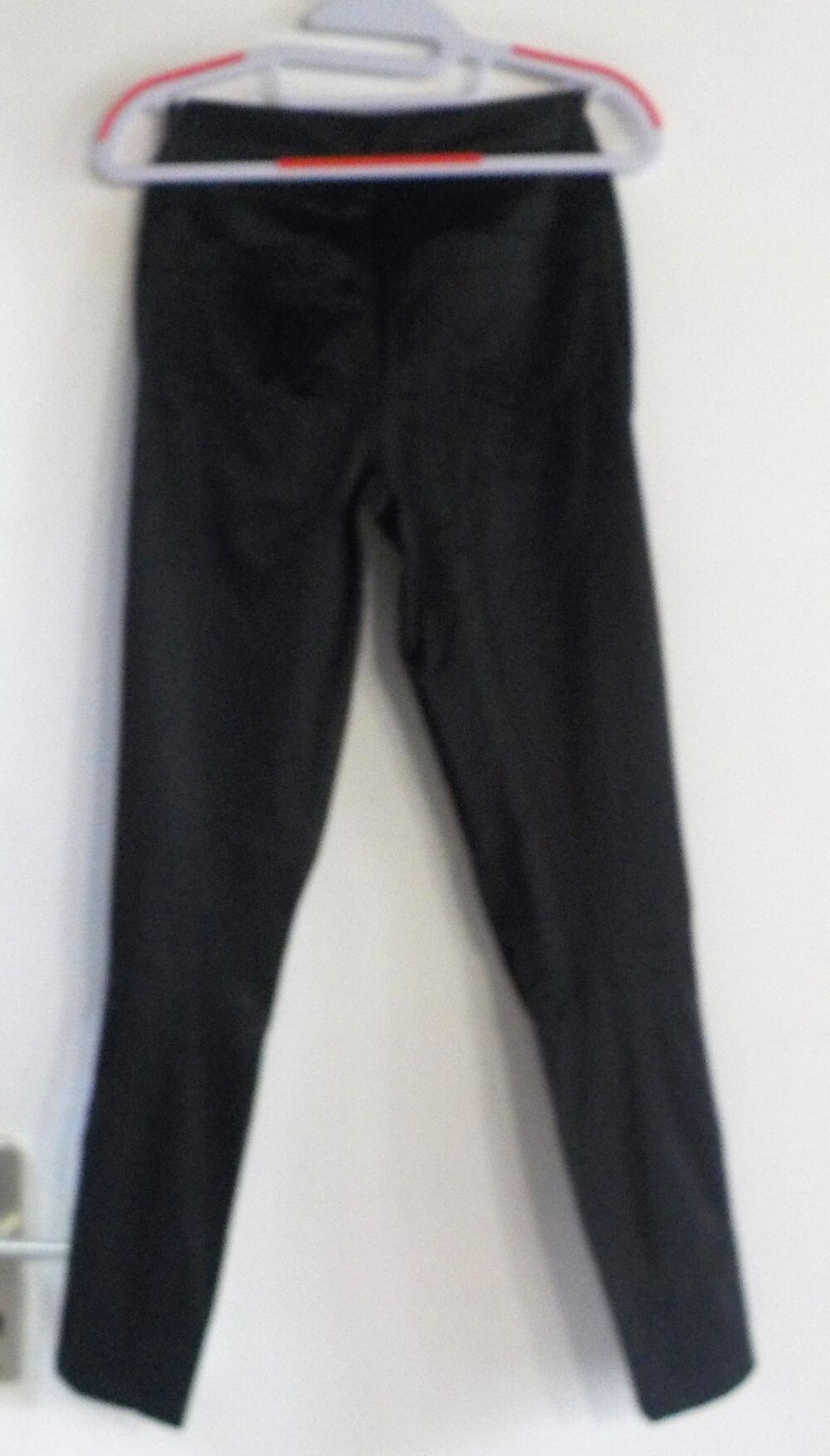 PANTALON NOIR JENNYFER TAILLE 36 Vtements
