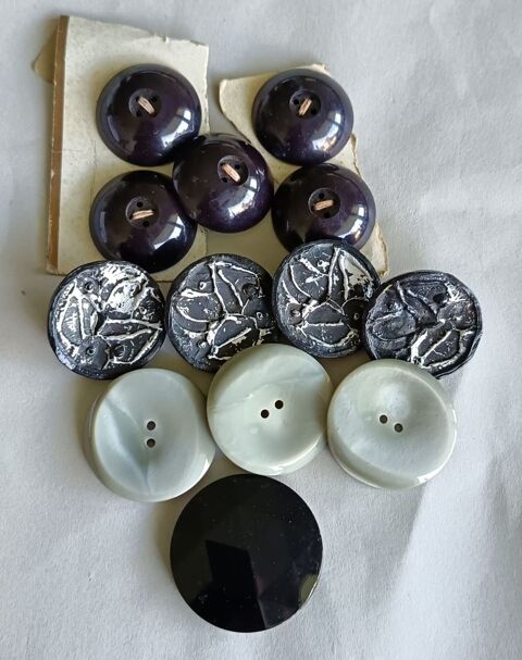 M�ga ENSEMBLE de 13 Boutons NOIR  de Prestige 4 � 5 cm 15 Thonon-les-Bains (74)