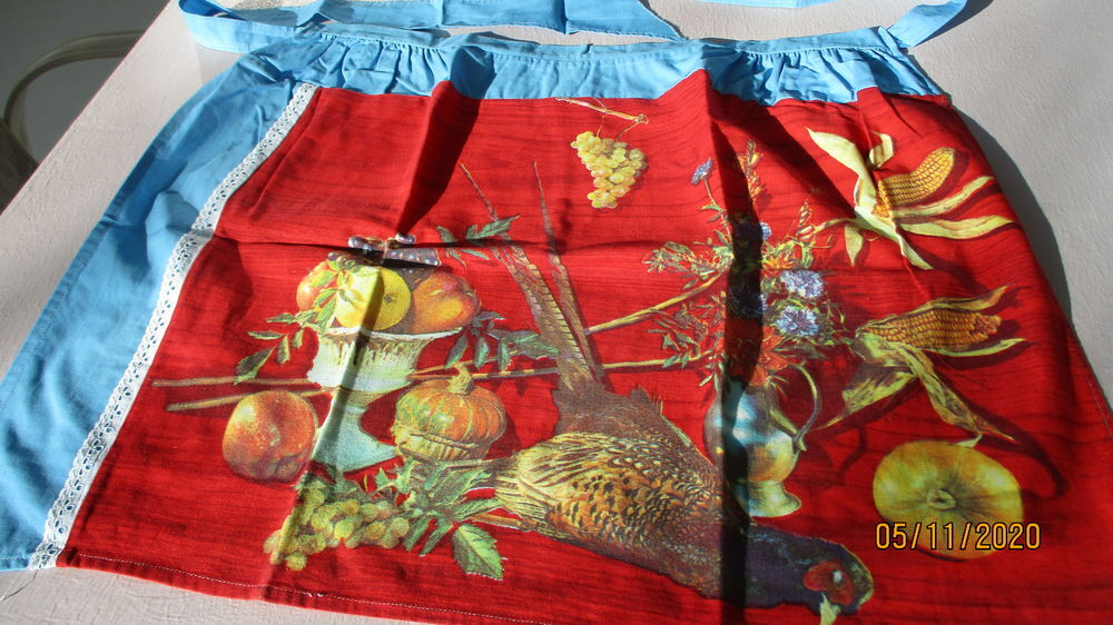 Lot de 10 tabliers cuisine ann&eacute;e 1970. Vêtements