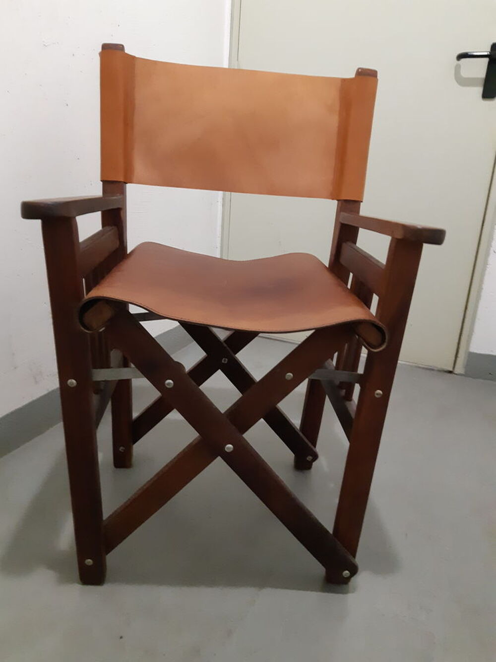 Fauteuil safari pliant en cuir.
Meubles