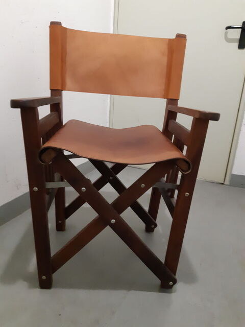 Fauteuil safari pliant en cuir.
150 Nogent-sur-Marne (94)