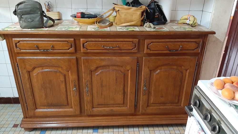 Buffet en bois ? 3 portes + 3 tiroirs 
Meubles