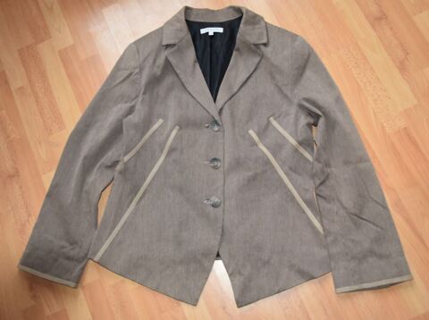 T4. VESTE Doubl�e. Jacqueline RIU. Tr�s bon �tat. 20 Gujan-Mestras (33)