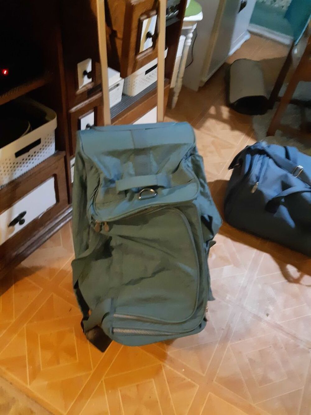 joli sac de voyage bleu p&agrave;&cent;le sur roulettes nombreuses poches pour ranger environ 60cm Maroquinerie