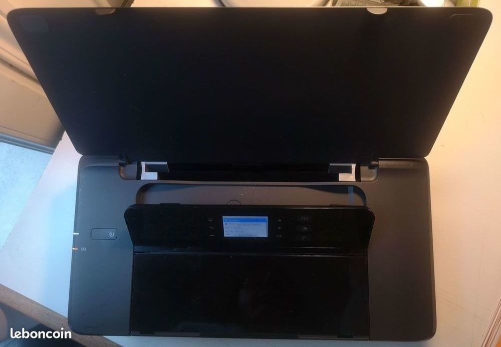 OFFERT 3ramettesA4
Imprimante HP Office Jet 200 mobile print Matériel informatique