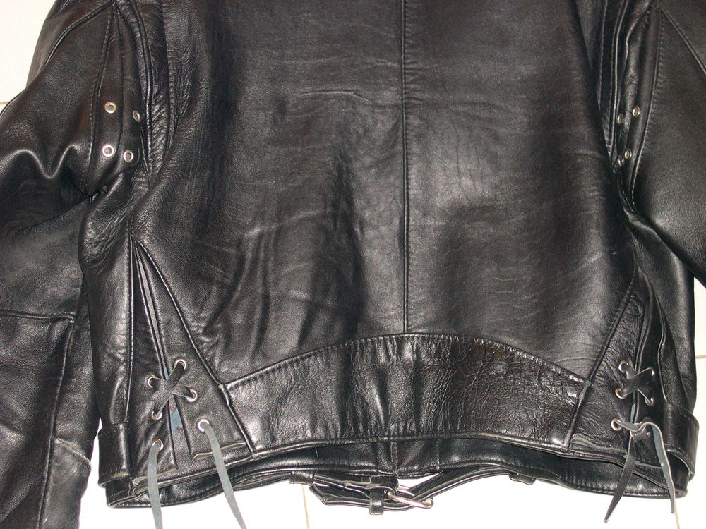 A saisir Blouson Cuir Noir, type Perfecto. peu port&eacute; Vêtements
