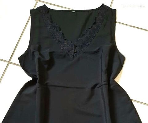 Haut caraco noir beau col V dentelle T 40 - port 1 fois 8 Domart-en-Ponthieu (80)