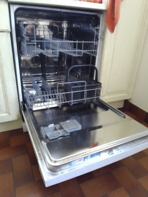 lave vaisselle FAURE 229  db 229 Pllo (22)