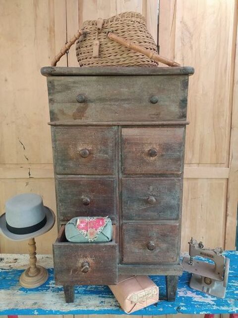 Ancien Petit Meuble de Rangement � Tiroirs Casiers 
0 Loches (37)