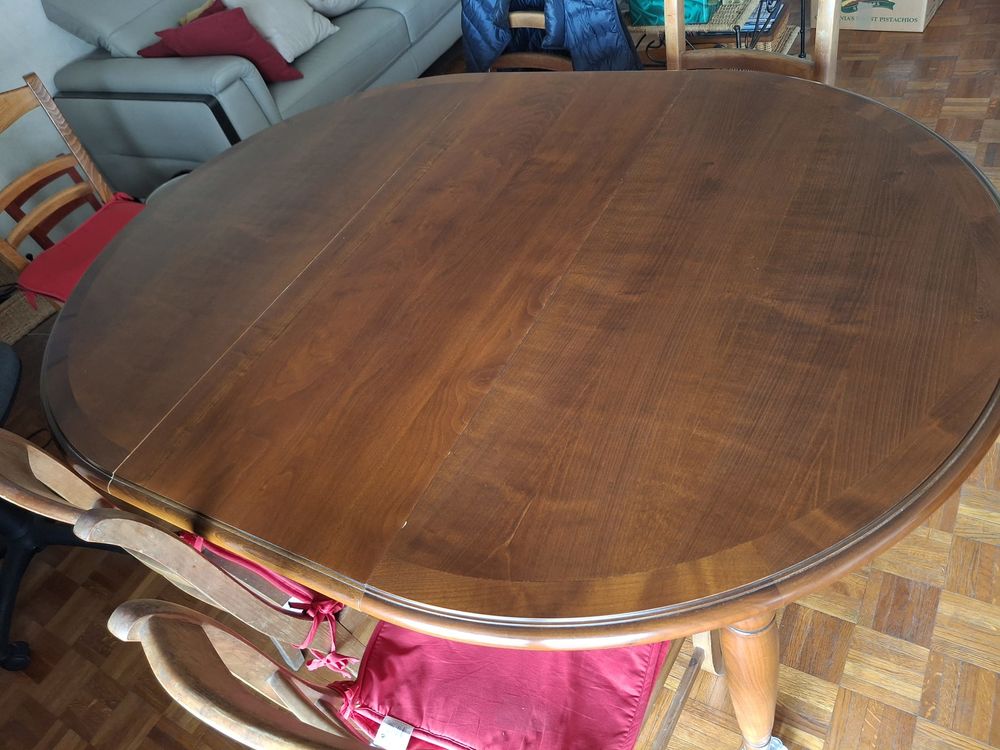 TRES , Table de s&eacute;jour et 4 chaises. Meubles