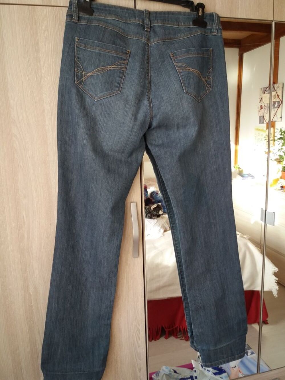 Jean Etam taille 42 coupe droite et taille haute. Vêtements