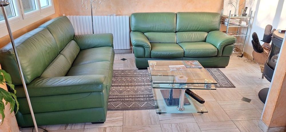 
2 canapes cuir 
Meubles